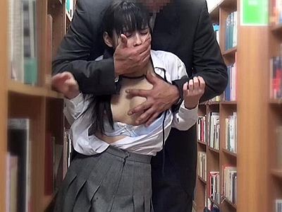 〈女子校生〉制服美少女をレイプ！図書館で隠れてスカートめくって立ちバックで無理やりパコパコしまくってる